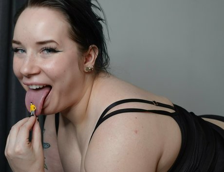 vore acious official sexy model image