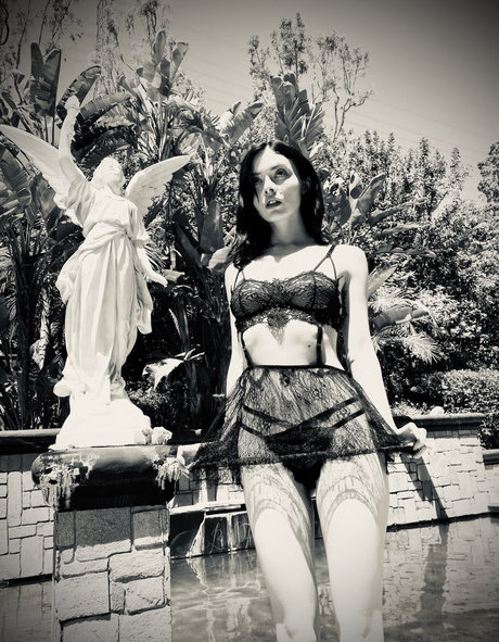 ohthumbelina art model gallery
