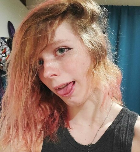 RainieBun star naked pictures