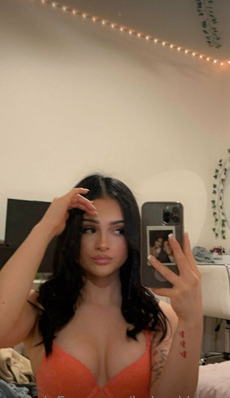 babyykhloee sexy star pics