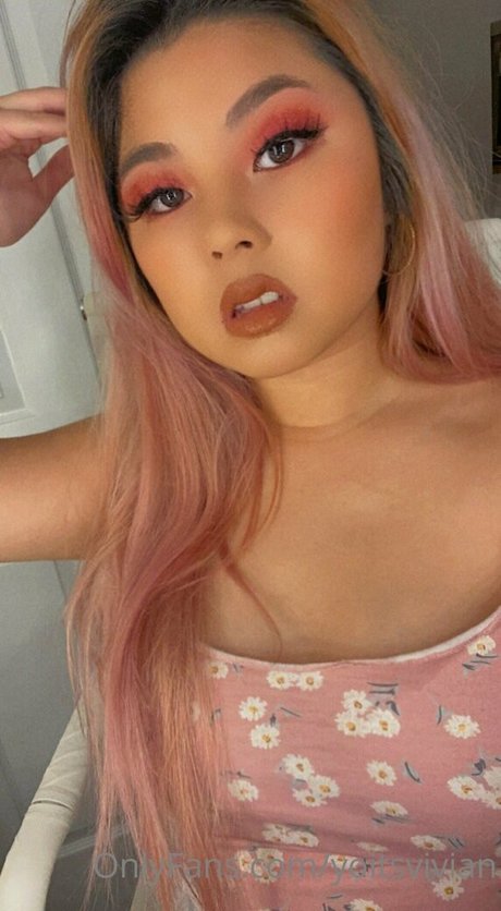 yoitsvivian model erotic img