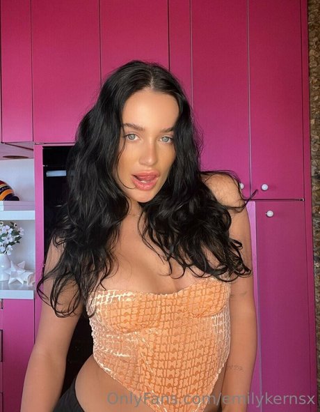 Emiemilykernsx star sexy images