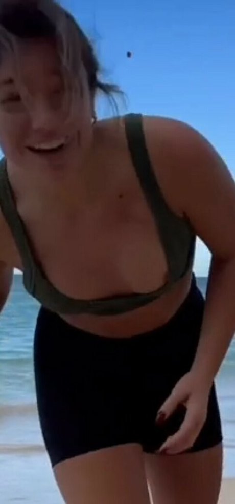 Tabitha Swatosh star sexy galleries