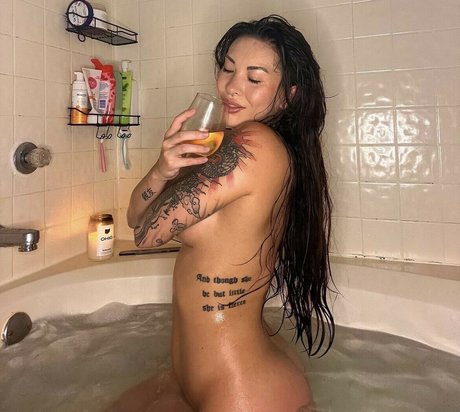 iris est2020 naked pornstar photo