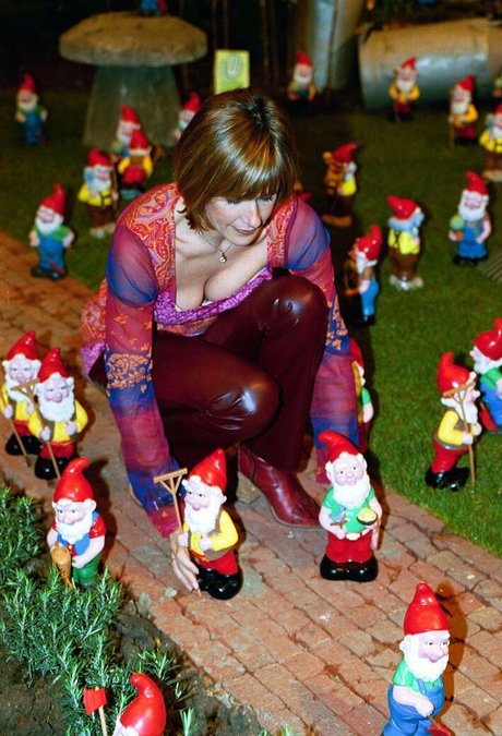 Carole Smillie model art pic
