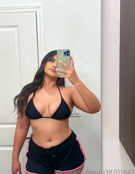 isabelxx model top pics