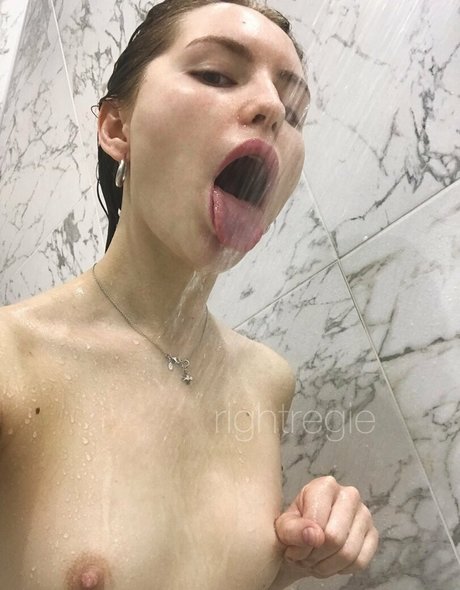 rightregie sexy pornstar pictures