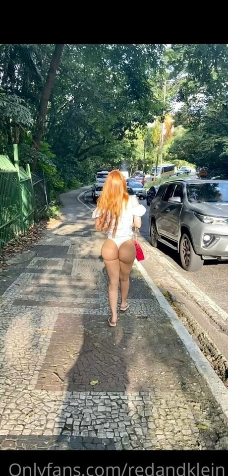 redtopmodel2022 naked actress picture