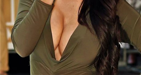 Jess Impiazzi model perfect img