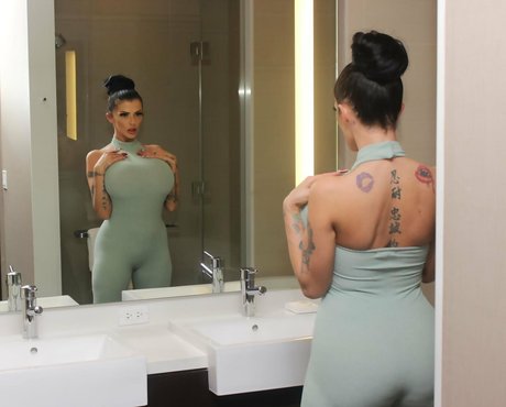 joslynjames model hd photos