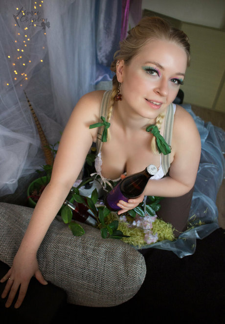 aimufreelia art actress image
