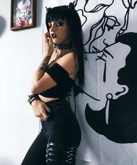 Gianna Frankenstein nude model images