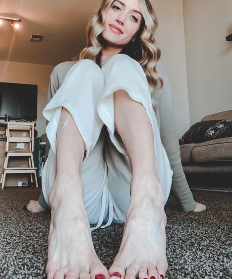 dirty feet onlyfans beautiful naked pics