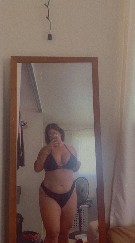Baddiekazzzy star naked image