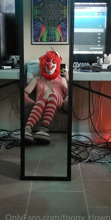 toony clown top actress photo