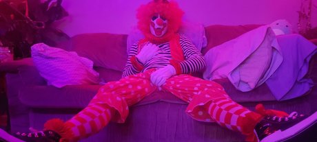 toony clown nude model img