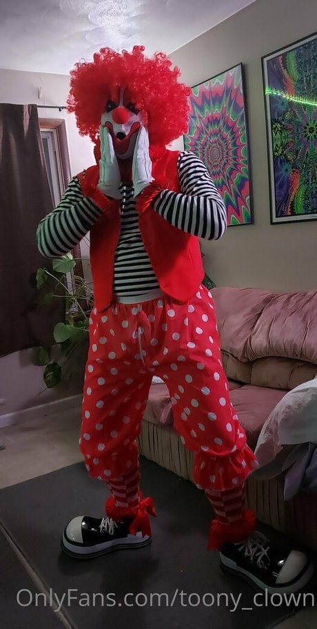 toony clown naked model pics