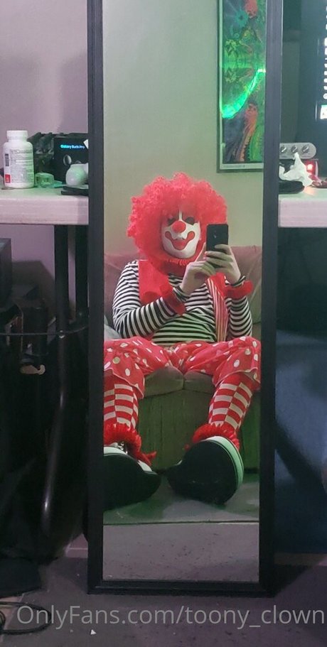 toony clown pornographic model image