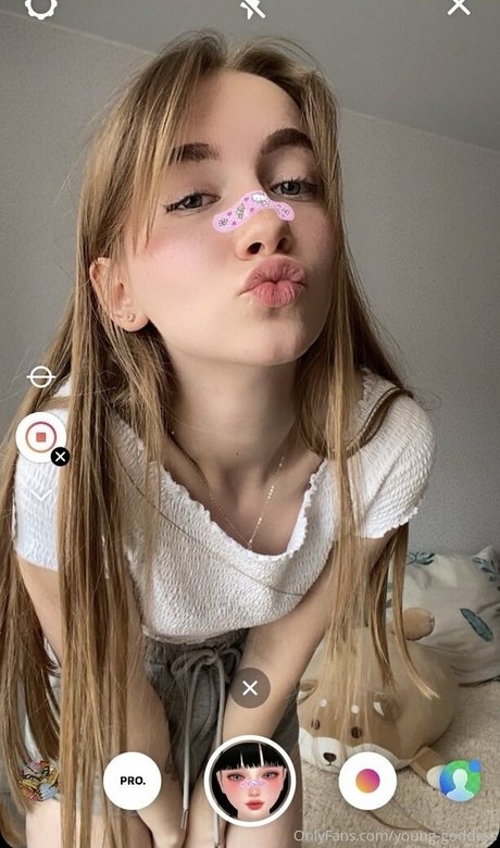 young goddess pretty actress photo