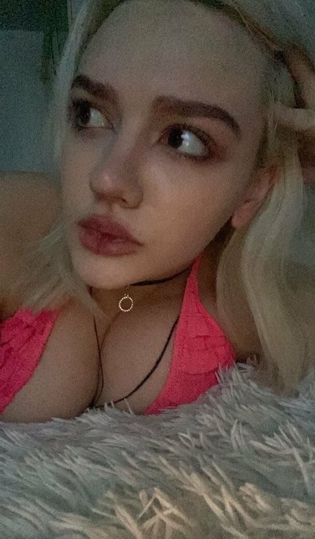 milena pretty hot pornstar img