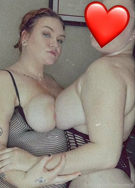 fionaryder26 model pornographic picture