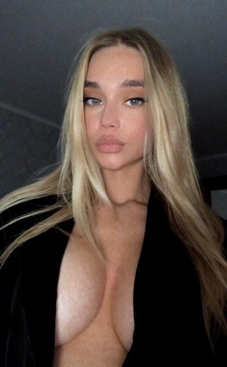 Sandy blond pornstar naked photo