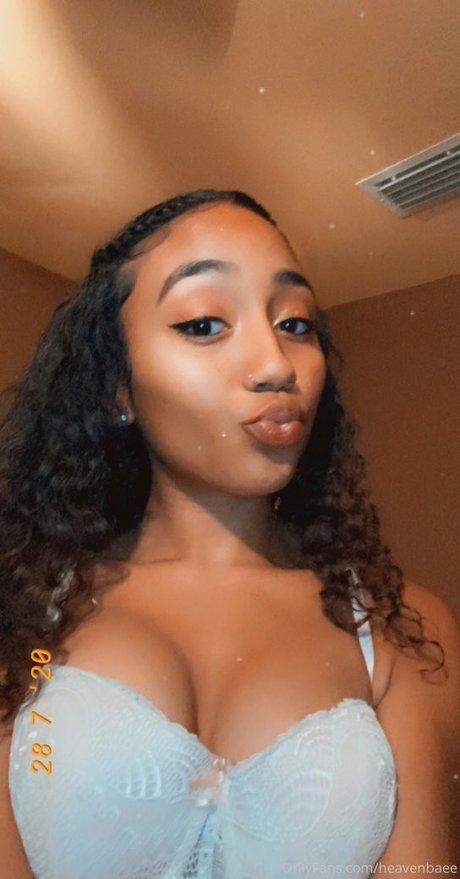 Heavenbaee nude pornstar img