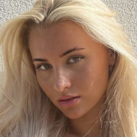 Amber Woods star sexy pics