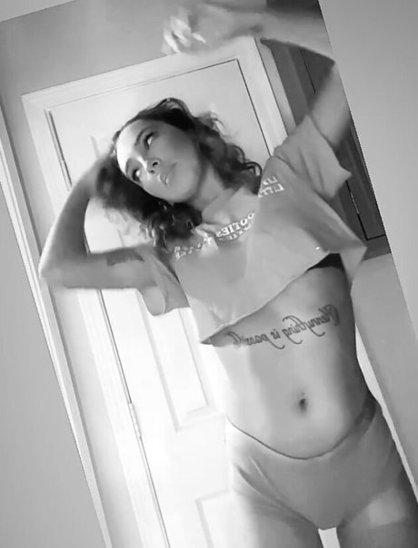 Taylor Weeks star hd pics