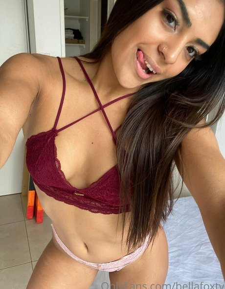 bellafoxtv adult model image