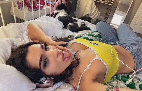 Itsivyblue pornographic model img