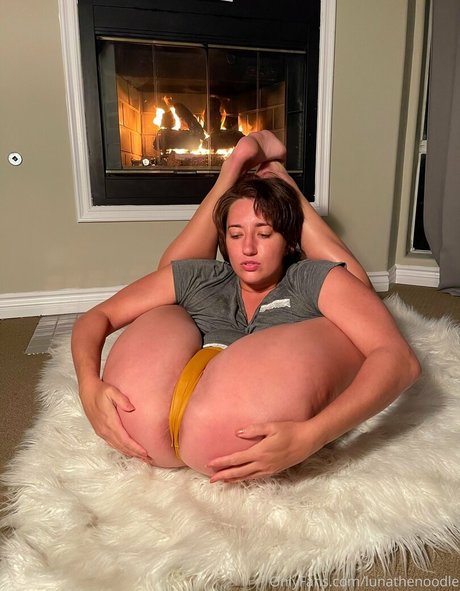lunathenoodle model adult pictures