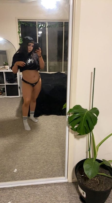 Charli Evans model naked pic