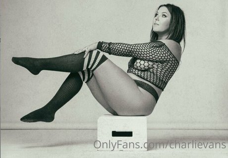 Charli Evans hd actress images