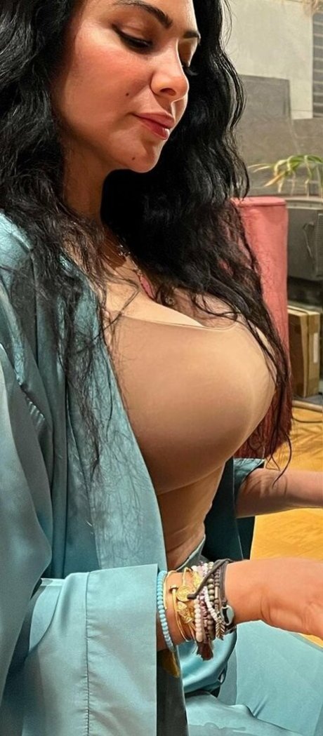 Mirhan Hussein sexy model photo
