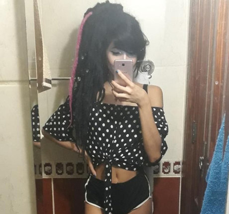 Carolzinha xxx model photo