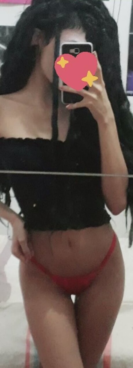 Carolzinha model pretty pics