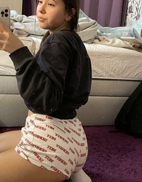 amyloou naked pornstar image