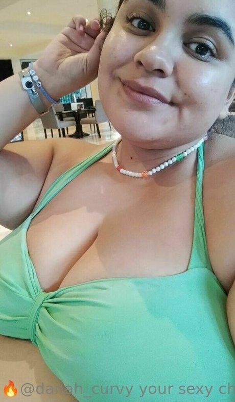 danah curvy model pic