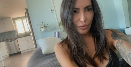lelastarfree naked pornstar image