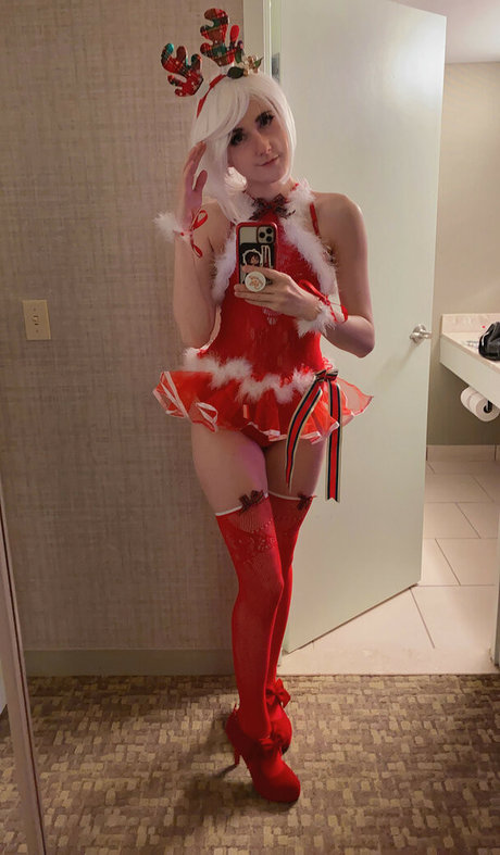 Mangoloo Cosplay art star pic