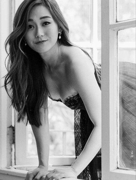 Karen Fukuhara pretty star pic