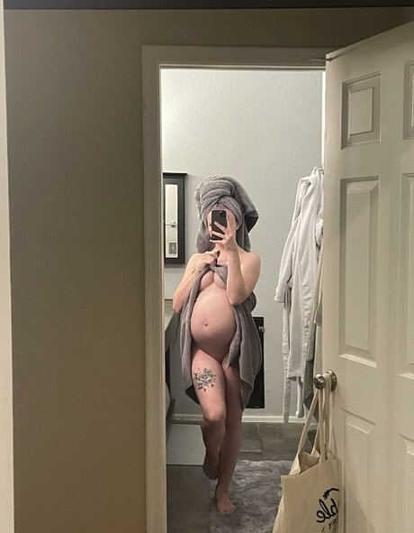 PeachyShea nude pornstar photo