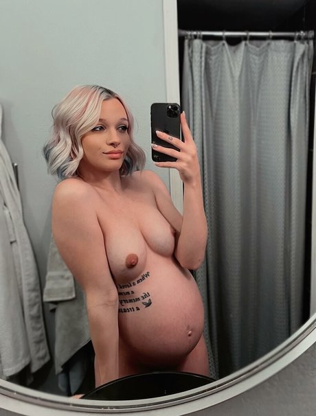 PeachyShea star nude img