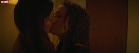 Kaitlyn Dever pornstar hd gallery