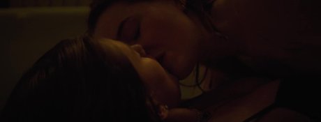 Kaitlyn Dever pornstar top images