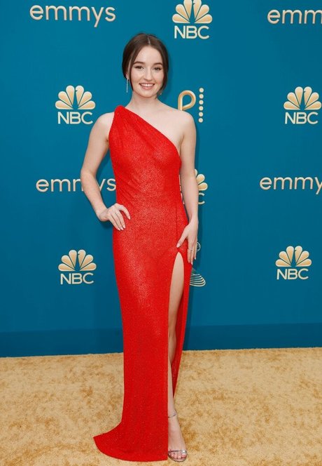 Kaitlyn Dever nude pornstar gallery