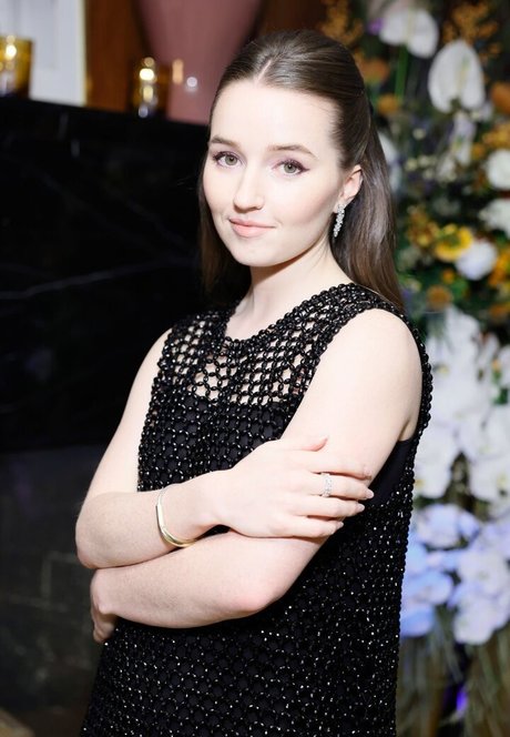 Kaitlyn Dever nude actress pic