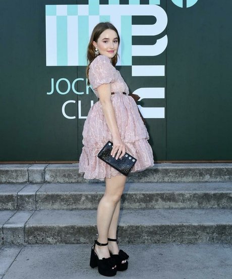 Kaitlyn Dever nude model image