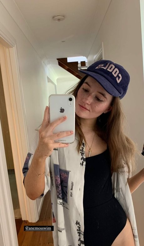 Kaitlyn Dever hot pornstar galleries